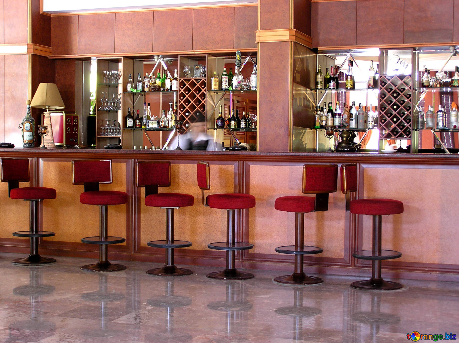 Hướng dẫn chọn ghế quầy bar phù hợp với không gian nội thất cao cấp
